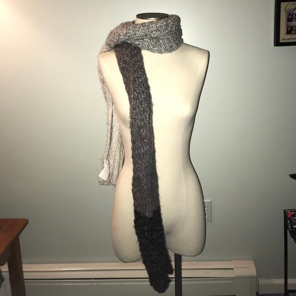 Matching twin Set Scarf and Hat - GAP - Picture 4 of 6
